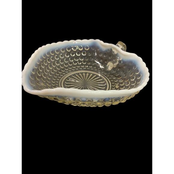 Anchor Hocking Opalescent Moonstone Leaf Candy Dish Glass - Picture 3 of 7